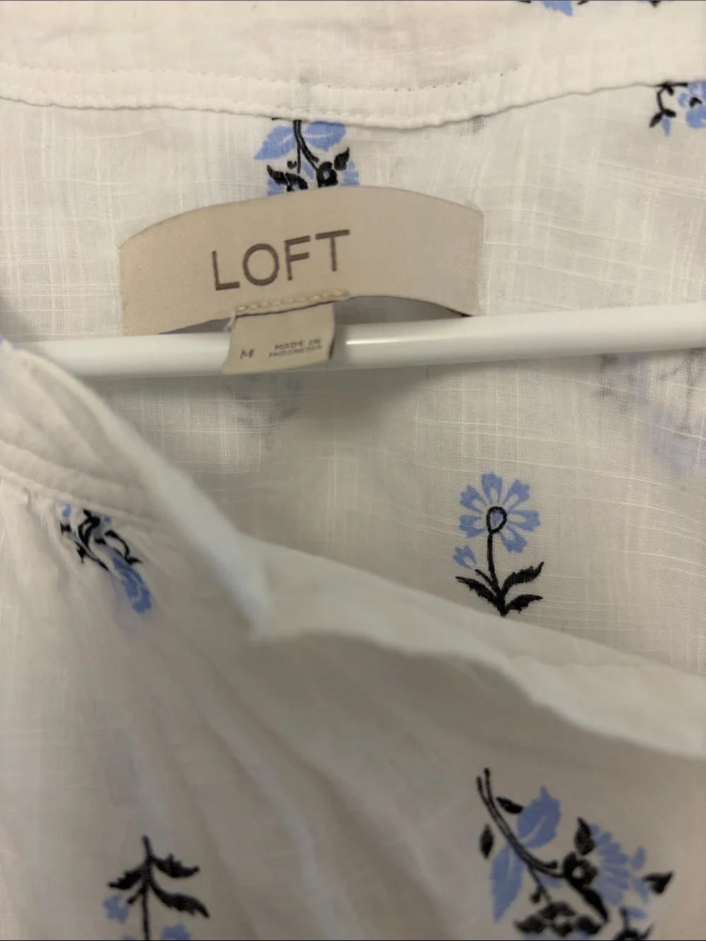 White Floral Peasant Blouse - Lightweight Women's Balloon sleeve Top size medium